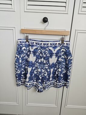 ANTONIO MELANI White Shorts with Blue Floral Motif